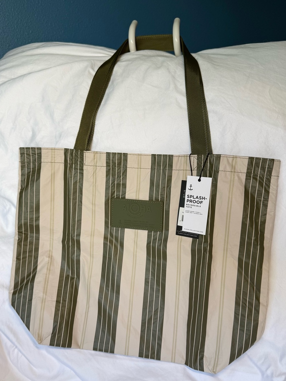 NWT ALOHA Collection Reversible Tote Olive Sandstone DISCONTINUED